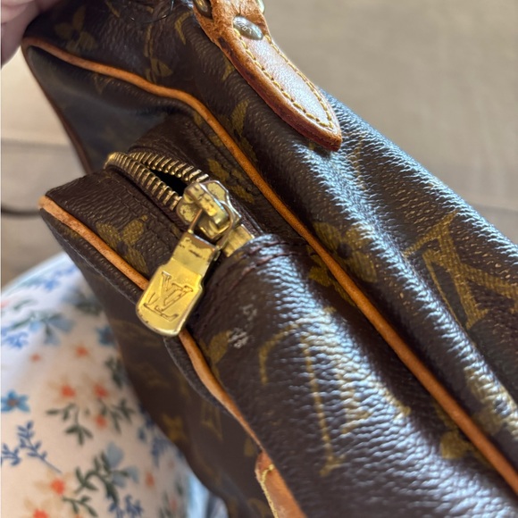 Louis Vuitton Amazon Monogram Messenger Bag - Black and Brown - Picture 6 of 13